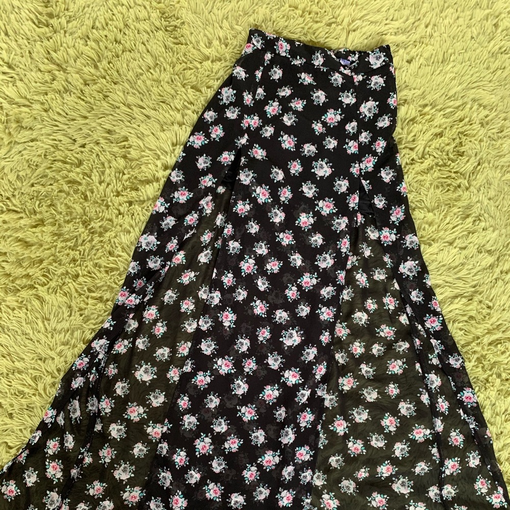 Maxi skirt with flower print